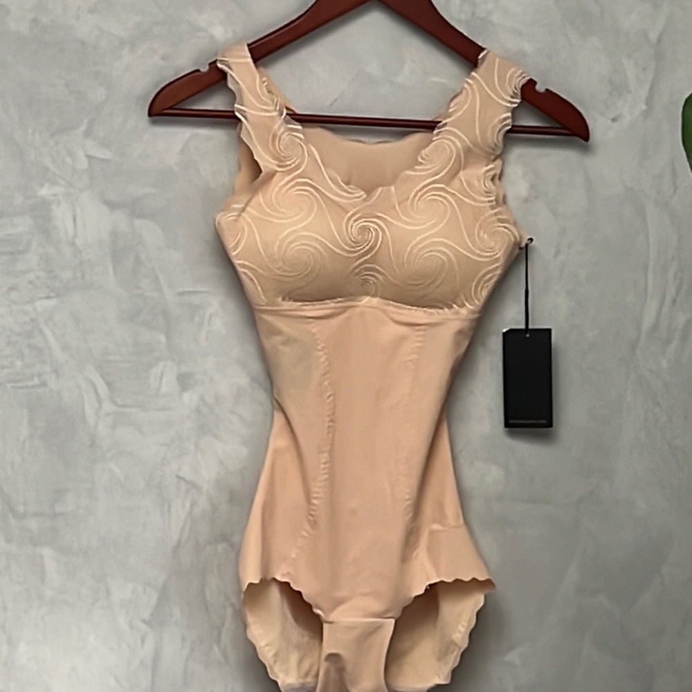 NWT Material Girl Full Body Shaper Nude Beige Bathroom Accessible, Size M